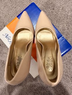 MUST GO! Cream Pump High Heels - size 7
