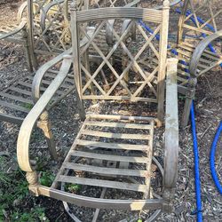 NICE STRUDY LAWN CHAIRS 