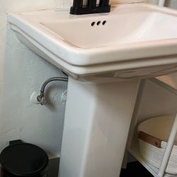 Pedestal Sink In Great Condition (faucet Not Included)