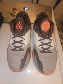 Men's Giannis Antetokounmpo nike gray Zoom freak 4 low top shoes size 10.5