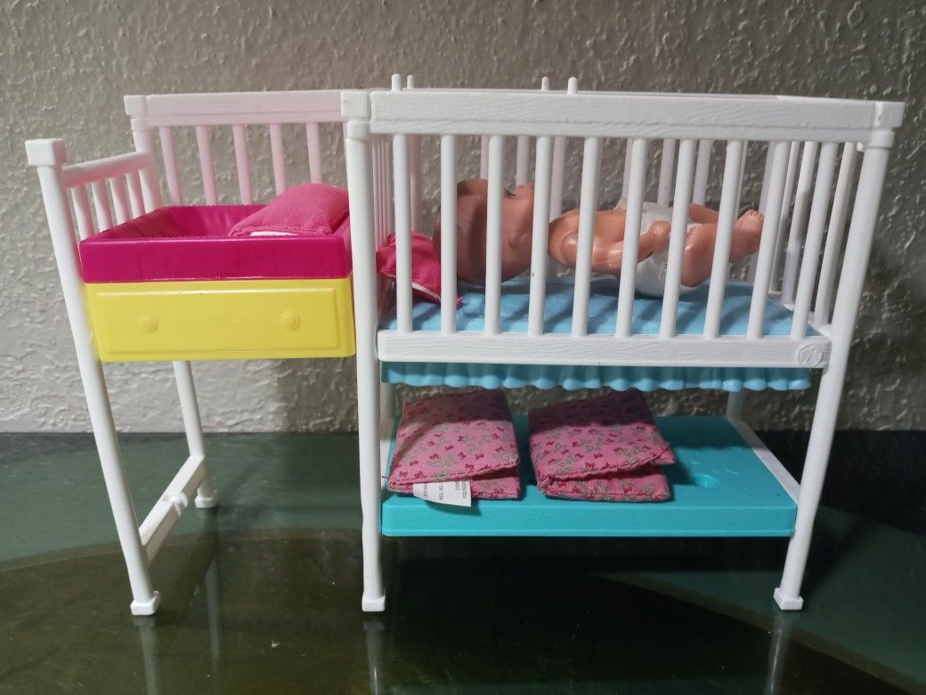 Baby crib with baby toy