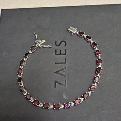 New Never Used 7.25 Inch Sterling Silver Garnet Tennis Bracelet. 4.57 mm in width. Must Pick Up In Horizon. Serious Offers Accepted. 