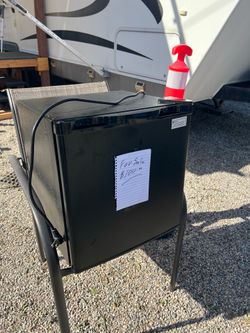 Tiny fridge / freezer