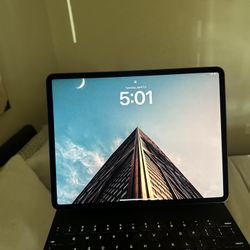 iPad Pro 12.9” 128gbs (4th Gen) W/ Magic Keyboard And Apple Pencil 