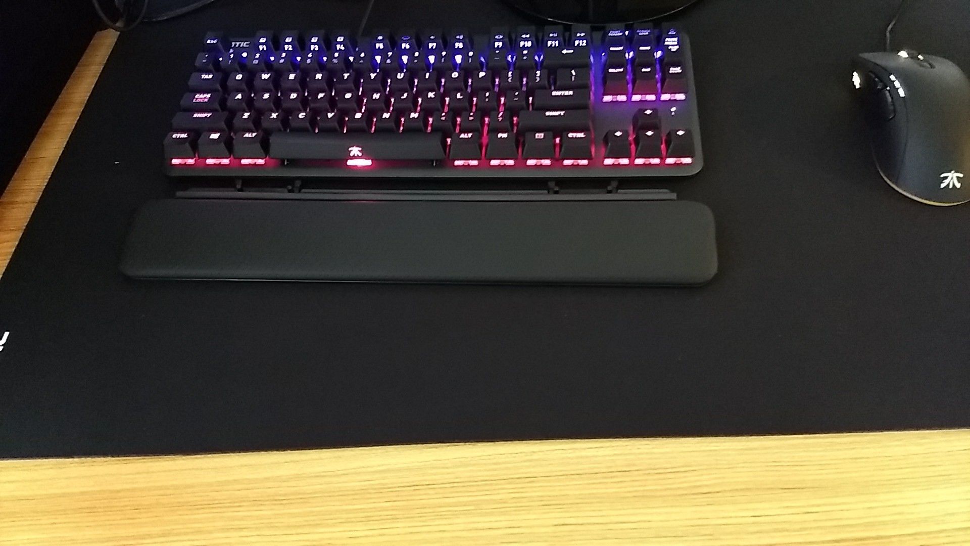 Fnatic clutch2, ministreak, and focus2 mousepad.