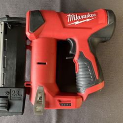 Milwaukee 23g Pin Nailer 