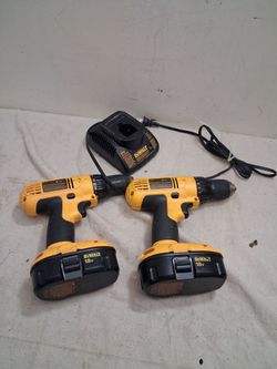 2 dewalt drills with battery and charger