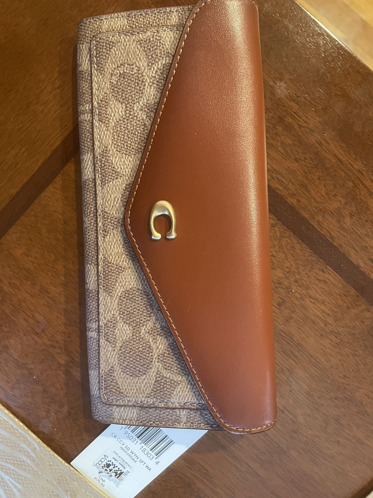 COACH Wyn Soft Leather Wallet In Colorblock Signature Canvas Tan Rust for  Sale in East Meadow, NY - OfferUp