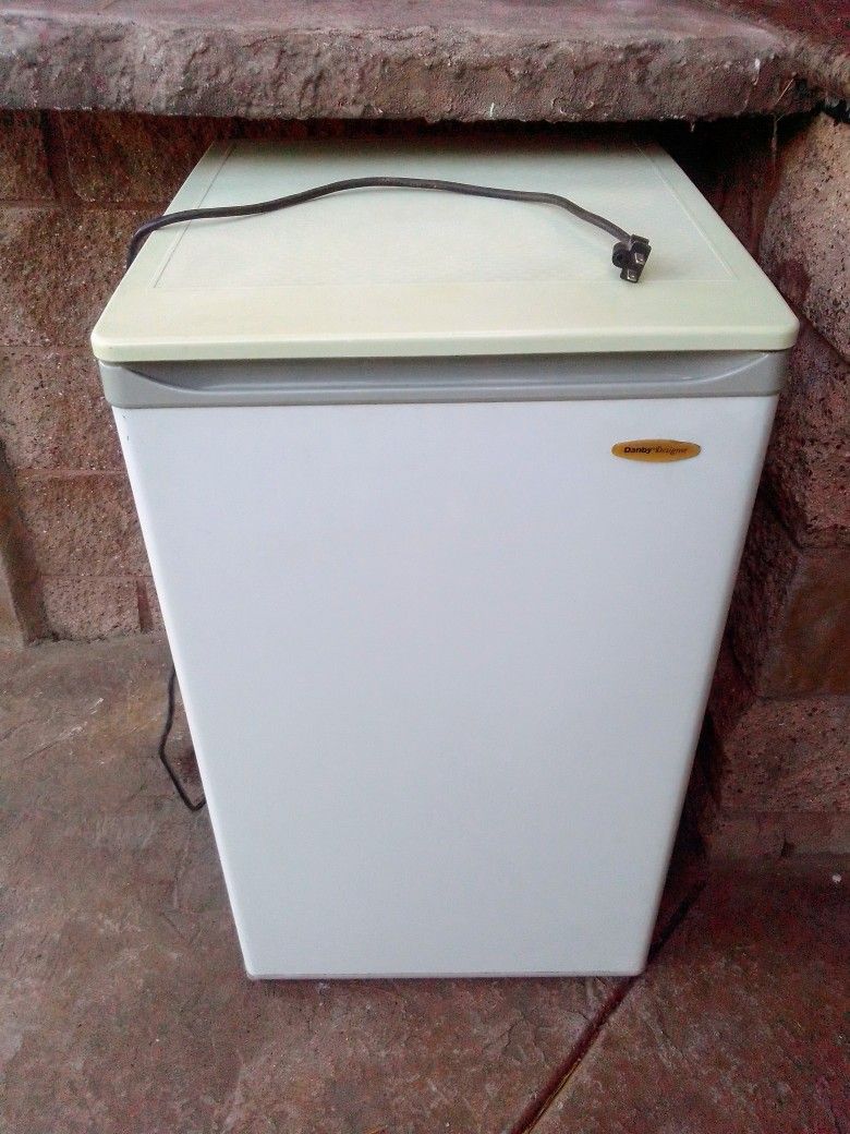 Mini Fridge With Freezer