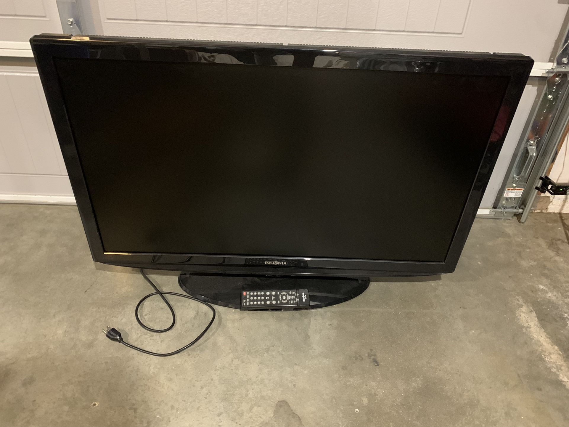 LCD TV 42” With Remote