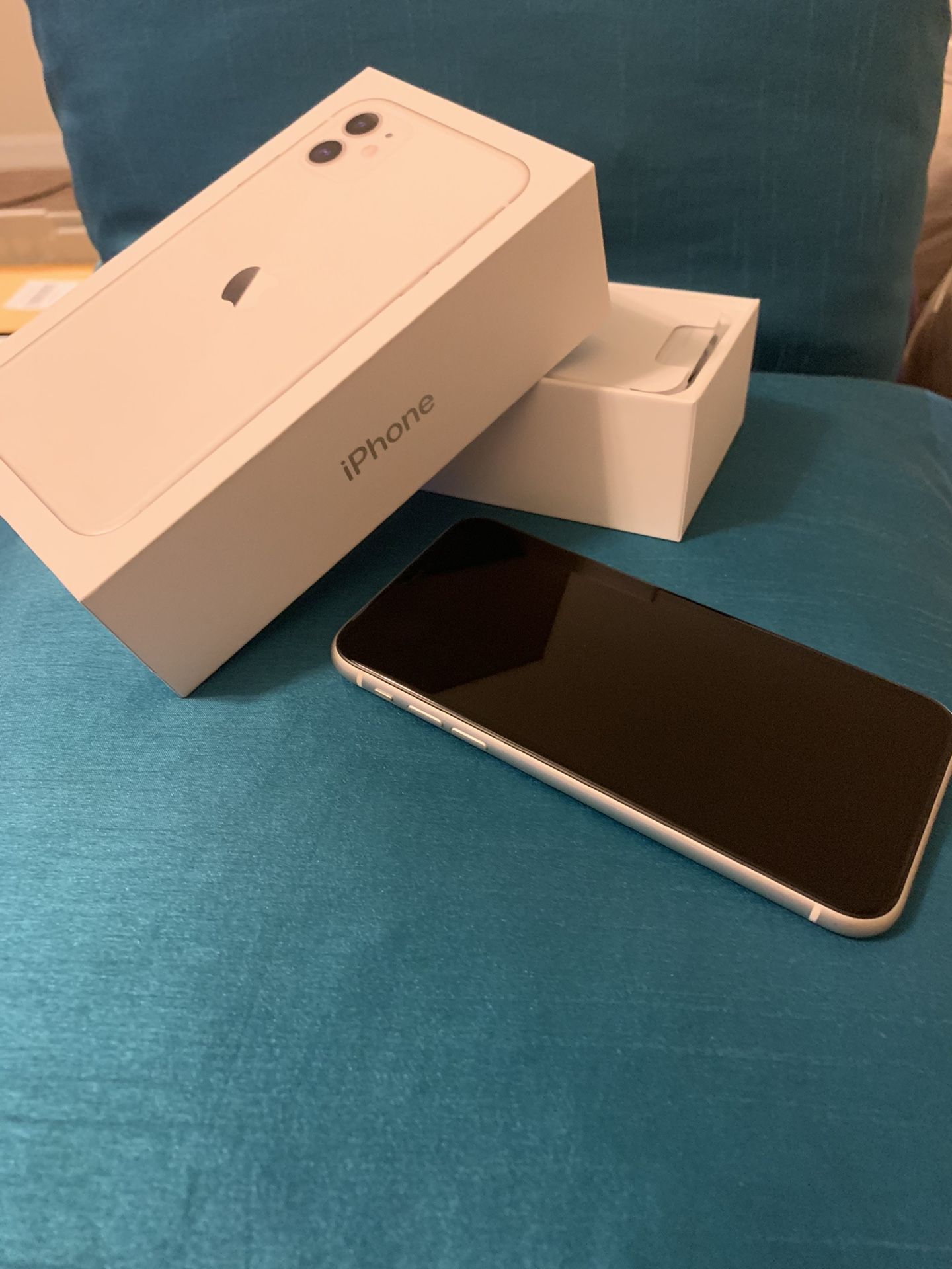 White IPhone 11 64GB