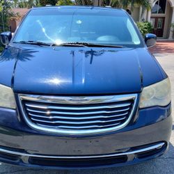 Loaded 2014 Chrysler Town And Country Minivan