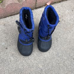Snow boots Size 6 Toddler