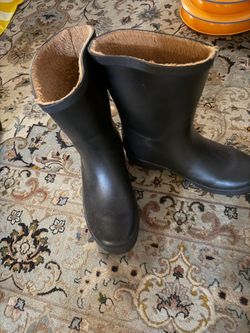 Rain boots size 8