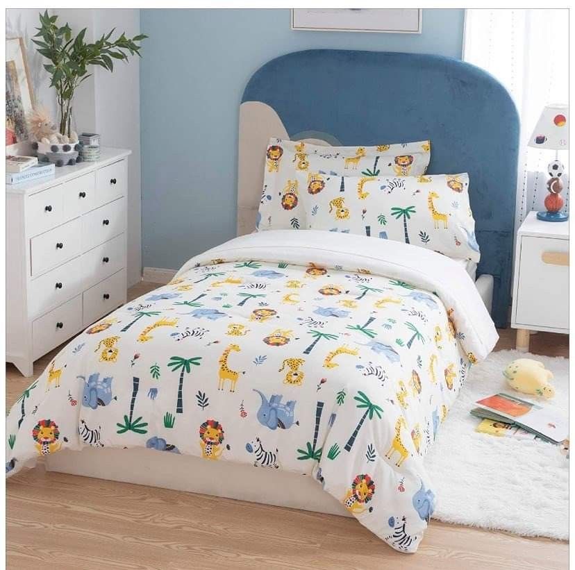 Brand New 5 Pieces Comforter Set