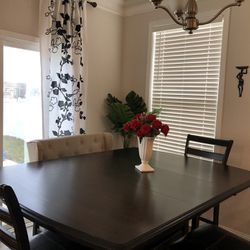 *Price Drop**5 Seater Dining Table With Bench