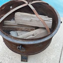 Fire Pit.  Has Rust. Can Paint With Heat Paint
