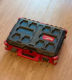 Milwaukee packout tool box 22”
