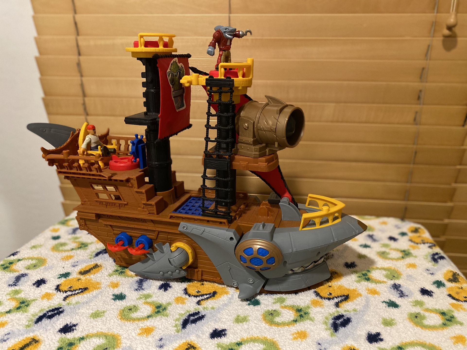 Fisher-Price Imaginext Preschool Toy Shark Bite Pirate Ship Playset with Figure & Accessories