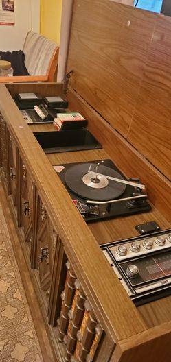 8 Track Record Player
