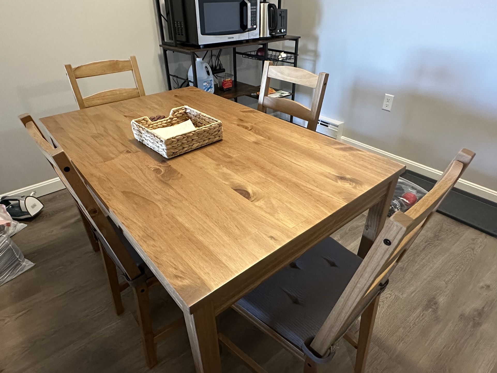 Dining table for 4, includes 4 chairs with seat cushions