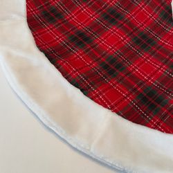 Red Green Plaid Christmas Tree Skirt White Faux Fur Trim Metallic APX 50" Round