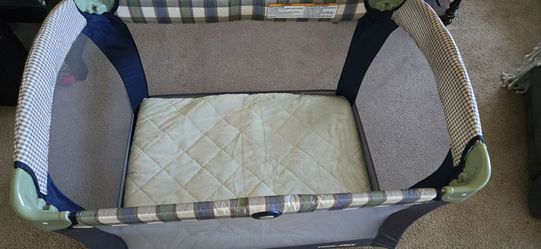 Graco pack and play (packing play)