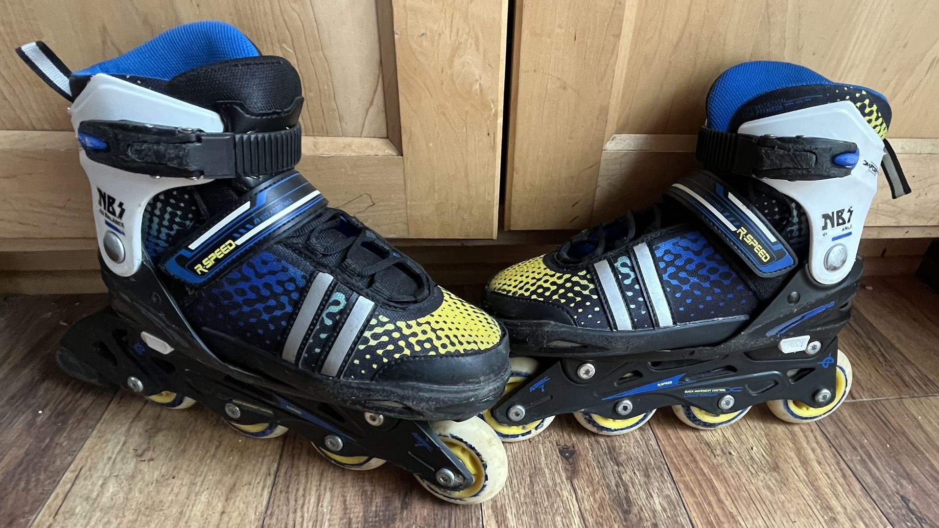 Schwinn adjustable roller blades (Kids Size M 1-5)
