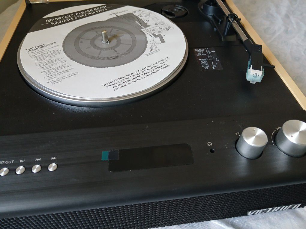 Victrola Eastwood Bluetooth Turntable W/speakers