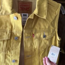 Chaleco.  Livays. Nuebo.  Color Amarizo