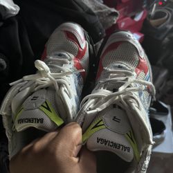 balenciaga rnnrs size 44