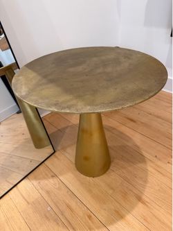 Round tabletop