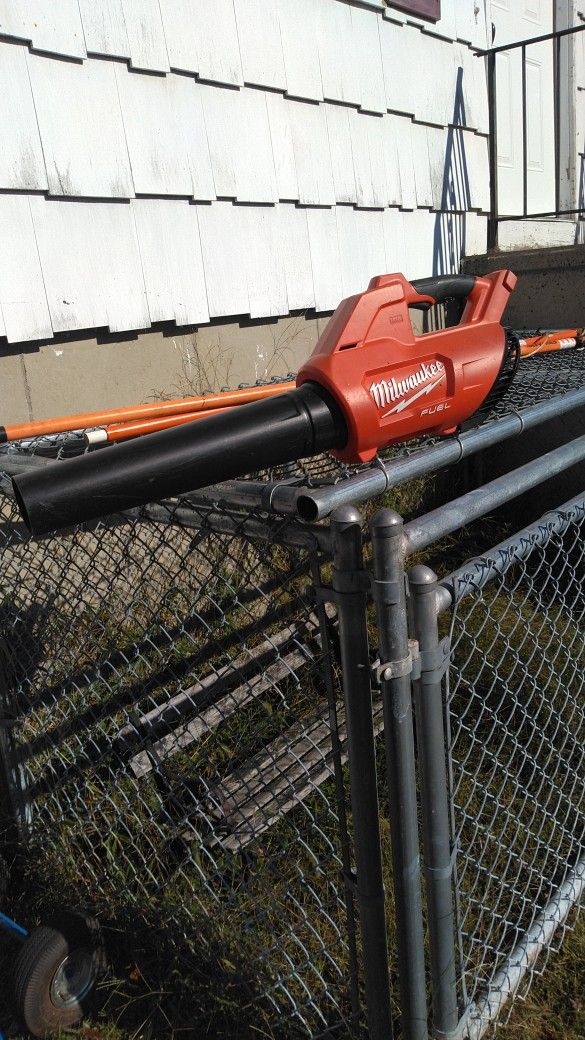 Milwaukee M18 Fuel Leaf Blower