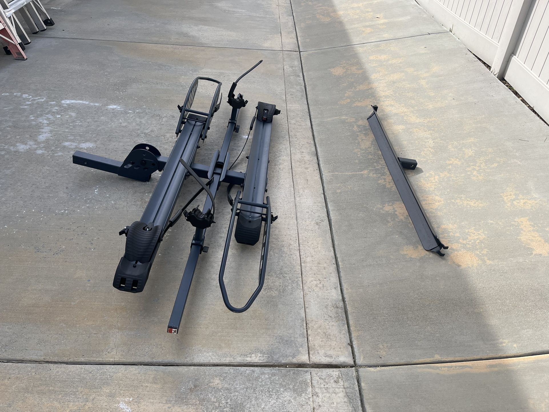 Cyber rack E2 Hitch With Ramp 