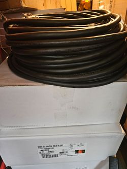 250ft250 ft. Southwire Indoor/ Outdoor Wire
10/4 600-Volt SEOOW Cord Black Rubber