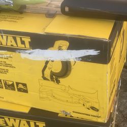 DEWALT 15 Amp Corded 10 in. Compound Single Bevel Miter Saw