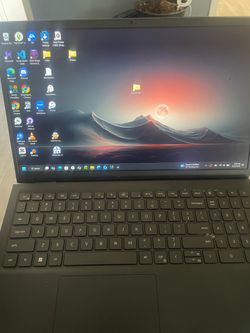 Touch screen Dell laptop 8gb ram 12th gen i5 core
