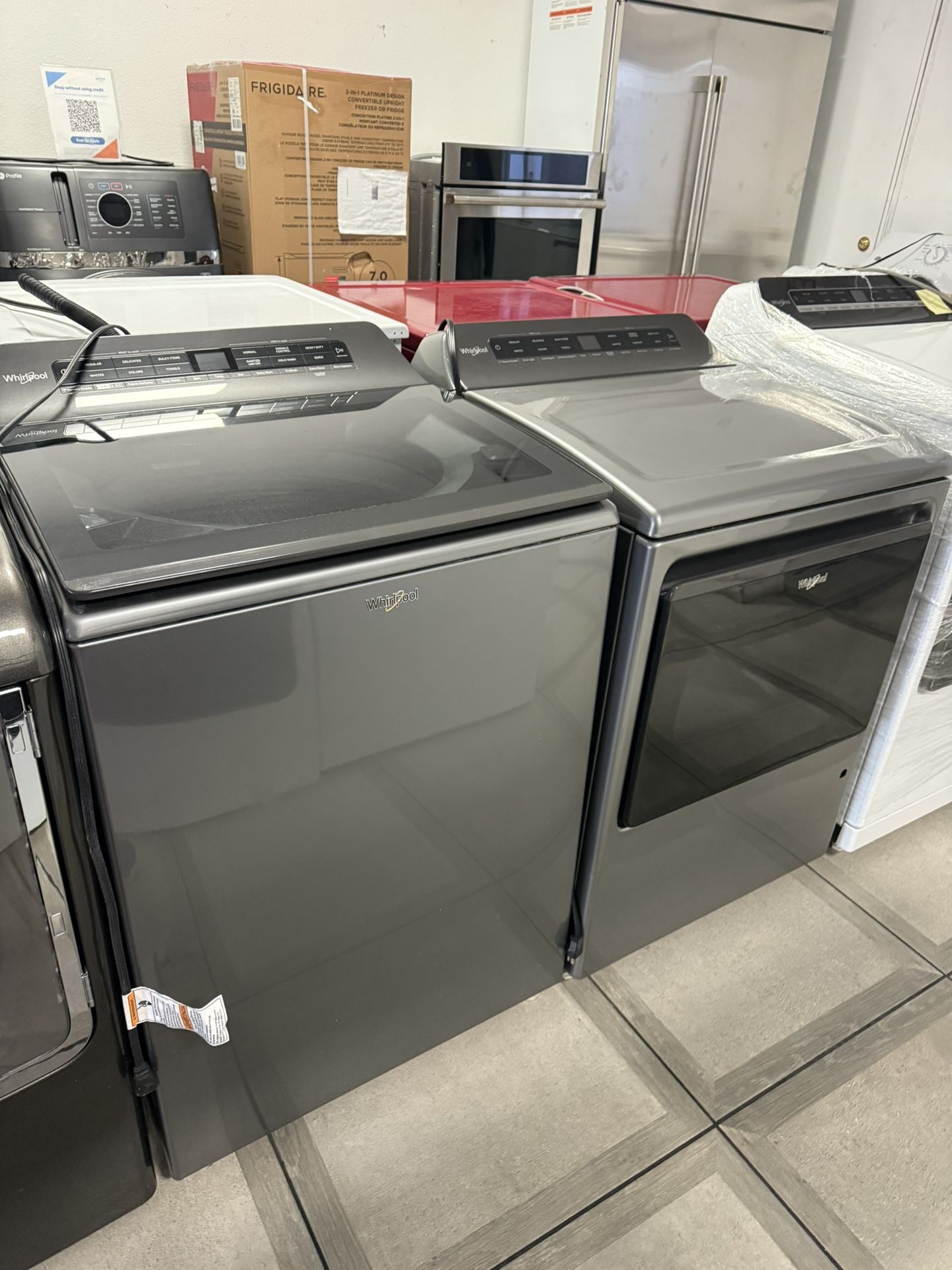 Whirlpool Top Load Washer And Gas Dryer Set