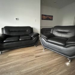 LEATHER LIVING ROOM SET! LOVESEAT WITH ARMCHAIR