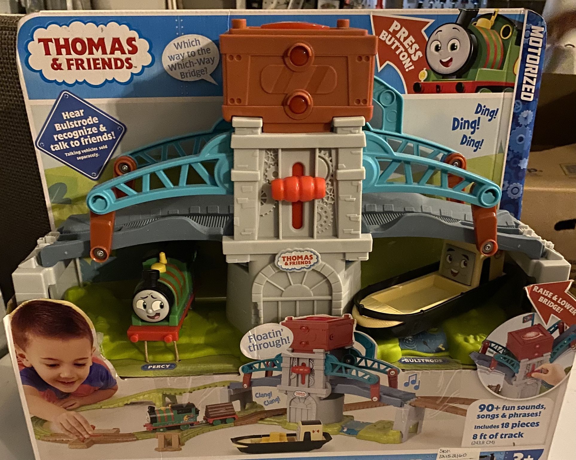 THOMAS AND FRIENDS MOTORIZED TRAIN PLAYSET NEW