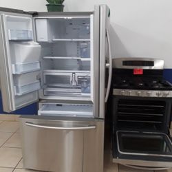 33" Wide Samsung Refrigerator 