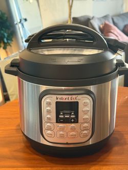 Instant Pot Duo Brand New Never Used