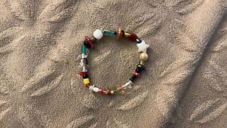 Random beaded bracelet with slight stretchiness