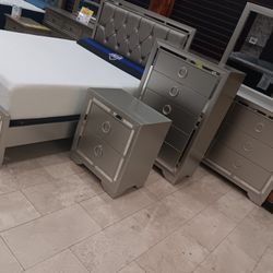 *Weekend Special*---Jasmine Attractive Queen Bedroom Sets---Delivery And Easy Financing Available👍