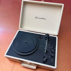 Crosley Cruiser Deluxe CR8005U Portable Suitcase Vinyl Record Player White Rose Gold