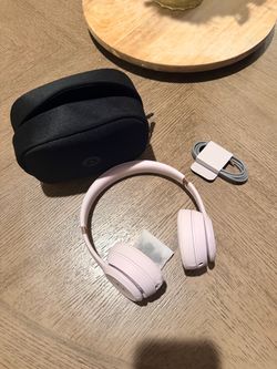 Beats Solo 4 cloud pink