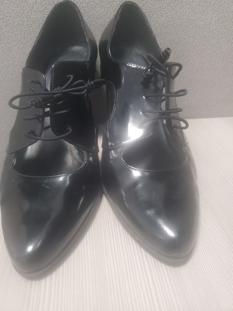 Stuart Weitzman Black Cut out lace up oxfords