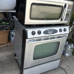 Maytag microwave and gas stove in very good condition