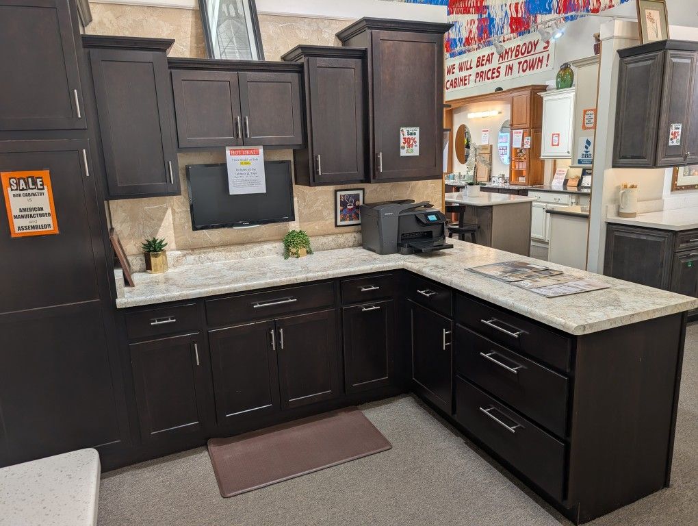 Showroom Kitchen Cabinet Display With Laminate Countertops
