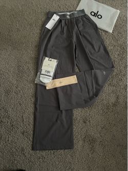 Alo Yoga Gray Wide-Leg Pants Bundle w/ Headband + Socks – NWT (Size M)